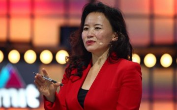 Австралийн сэтгүүлчийг БНХАУ-ын тал саатуулжээ