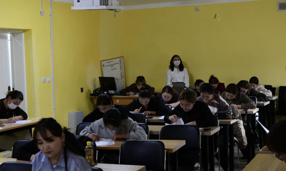Сувилагч, эх баригч нарын дунд онолын мэдлэг, гардан ур чадварын үнэлгээ хийгдэж байна