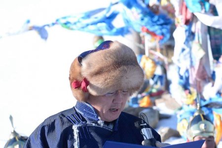 Бурхан Халдун хайрханыг тахив