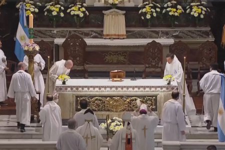 Пап лам Франциск 88 насандаа таалал төгсжээ