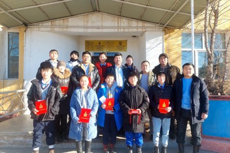 Монгол Улсын Үндсэн хуулийн өдрийг тохиолдуулан Улсын Их Хурлын даргын ивээл дор зохион байгуулагддаг сумын аварга шалгаруулах, “Шатар сонирхогчдын сумын аварга-2022” тэмцээн зохион байгууллаа. 