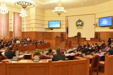 МАН-ын бүлгийн дарга чуулганыг түр хойшлуулах хүсэлт гаргаснаар олонхийн бүлэг хуралдахаар боллоо 