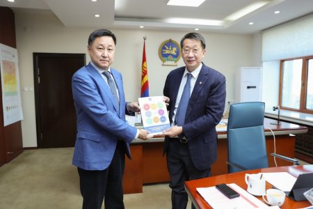 МОНГОЛ УЛСААС БҮГД НАЙРАМДАХ CИНГАПУР УЛСАД СУУХ ЭЛЧИН САЙДЫГ ХҮЛЭЭН АВЧ УУЛЗЛАА