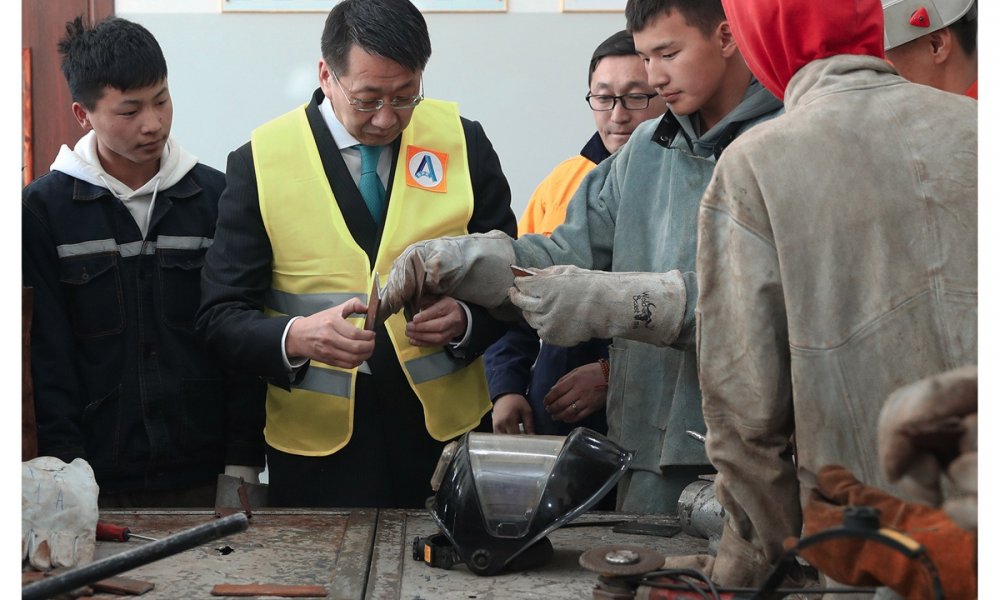 МЭРГЭЖИЛ СУРТАЛЧЛАХ НЭЭЛТТЭЙ ӨДӨРЛӨГ ҮРГЭЛЖИЛЖ БАЙНА