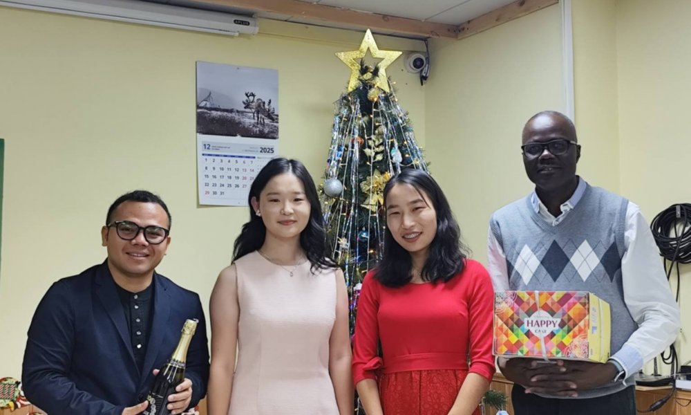 ОЮУТАН СУДЛААЧИД ШИНЭ ЖИЛИЙН БАЯРАА ТЭМДЭГЛЭВ.