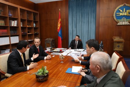 Ерөнхийлөгч Х.Баттулга хепатитын вирусийн эсрэг эмнэлзүйн судалгаа хийж буй эрдэмтдийн төлөөллийг хүлээн авч уулзав