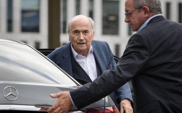 Зепп Блаттерт зургаан жил найман сарын хориг, нэг сая швейцар франкын торгууль ногдуулжээ 