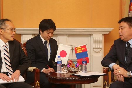 Хотын дарга Япон Улсын Элчин сайдтай уулзлаа