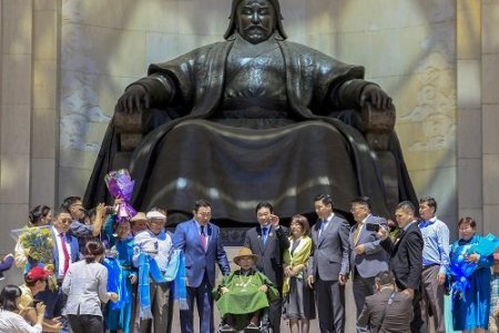 Ихэр баатар, шинэхэн гавьяатууддаа баяр хүргэлээ