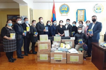 Ховд аймгийн 1998 оны төгсөгчид коронатай тэмцэхэд 6 сая төгрөгийн хандив өглөө