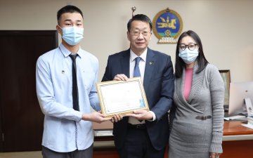 САЙДЫН НЭРЭМЖИТ ШАГНАЛЫГ 33 ДУГААР СУРГУУЛИЙН СУРАГЧ Т.ЭРДЭМД ГАРДУУЛЛАА