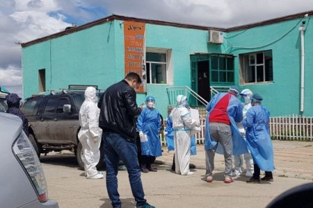 Зөөврийн битүүмжилсэн саналын хайрцгаар санал авч байна