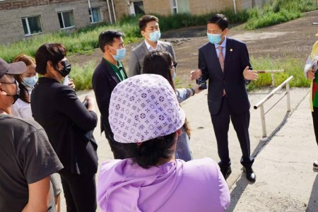 Б.Сүхбаатар: Батлан хамгаалахын их сургуулийн хашаан дахь орон сууцны орц, гарцыг шийднэ