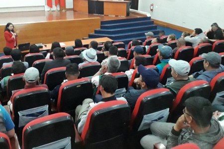 10 гаруй такси компанийн 200 жолооч “номын дуу” сонслоо