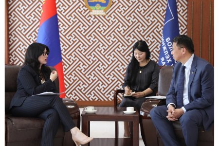 ӨМНӨГОВЬД ИХ СУРГУУЛИЙН ЦОГЦОЛБОР БАЙГУУЛАХ АСУУДЛААР “ОЮУ ТОЛГОЙ” КОМПАНИТАЙ ХАМТЫН АЖИЛЛАГААНЫ САНАМЖ БИЧИГ БАЙГУУЛАХААР БОЛЛОО