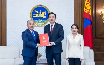 ЭДИЙН ЗАСГИЙН ЭРХ ЧӨЛӨӨНИЙ ТУХАЙ ХУУЛИЙН ТӨСЛИЙГ УИХ-Д ӨРГӨН БАРИВ