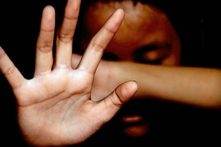 Ганцаарчилсан сургалтанд суусан өсвөр насны охиныг багш нь хүчирхийлжээ