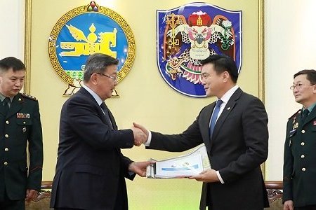 Нийслэлийн “Орон нутгийн хамгаалалтын төлөвлөгөө”-г гардуулав