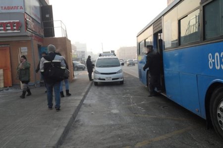 Ачаалал ихтэй авто замуудад нийтийн тээврийн хэрэгслийг чөлөөтэй зорчих боломжийг ханган ажиллаж байна