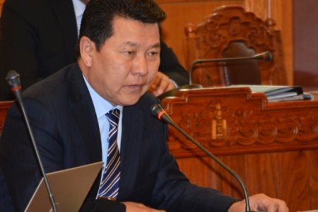 Ч.Улаан долоо дахь удаагаа сайд боллоо 