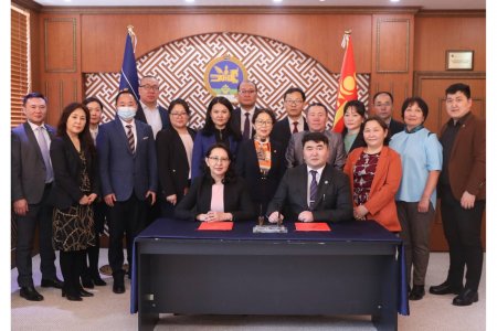 БШУЯ, БОЛОВСРОЛ, ШИНЖЛЭХ УХААНЫ ҮЙЛДВЭРЧНИЙ ЭВЛЭЛИЙН ХОЛБОО 2022-2023 ОНД ХАМТРАН АЖИЛЛАХ ХЭЛЭЛЦЭЭР БАЙГУУЛЛАА