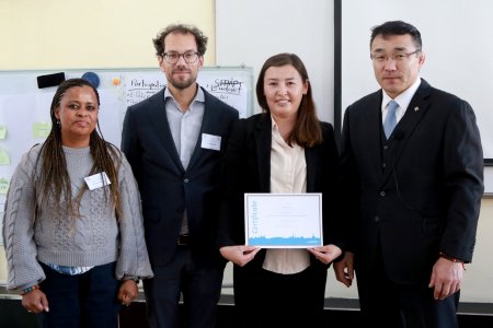 Сайн жишиг, шилдэг шийдлүүдээс суралцагсад батламжаа гардлаа