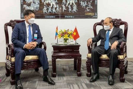 Монгол Улсын Ерөнхийлөгч У.Хүрэлсүх БНСВУ-ын Ерөнхийлөгчтэй уулзав