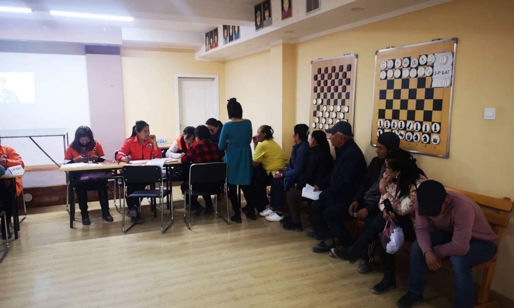 南戈壁省“Tsets”下棋联盟青年棋手N.Bilguun准备去匈牙利、捷克参加下棋国际比赛