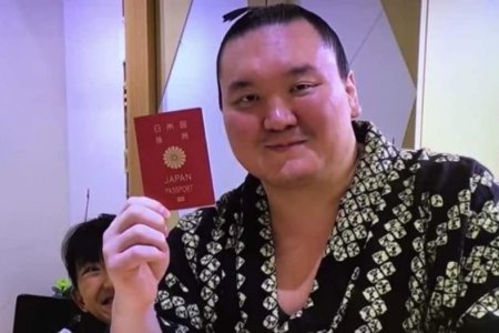 Хакухо М.Даваажаргал Япон улсын иргэний паспортоо авчээ 