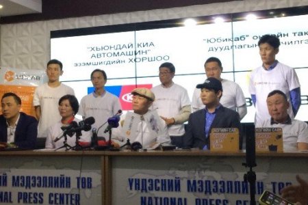 Такси үйчилгээ эрхлэгчид сард 50 мянган төгрөг төлөх журмыг эсэргүүцэж байна