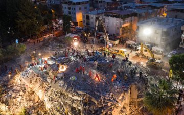 Турк улсад болсон газар хөдлөлтийн улмаас 79 хүн амиа алджээ