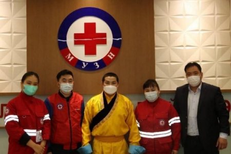 Наро Банчэн гэгээнтэн МУЗН-ийн “Хүнсний багц”-д 10 сая төгрөг хандивлалаа