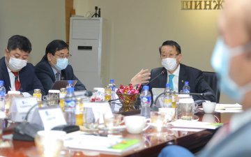 БОЛОВСРОЛ, ШИНЖЛЭХ УХААНЫ САЙД Л.ЭНХ-АМГАЛАН ҮЕ ҮЕИЙН САЙД НАРЫГ ХҮЛЭЭН АВЧ УУЛЗЛАА