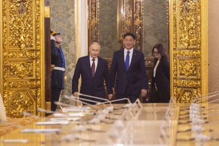 Монгол Улсын Ерөнхийлөгч У.Хүрэлсүх, ОХУ-ын Ерөнхийлөгч В.В.Путин нар албан ёсны уулзалт хийлээ