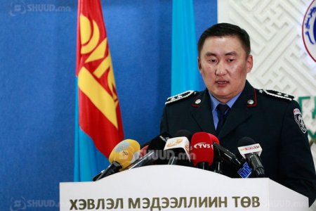 Олон нийтийн газар бие зассан цагдаагийн алба хаагчийг ажлаас нь халжээ