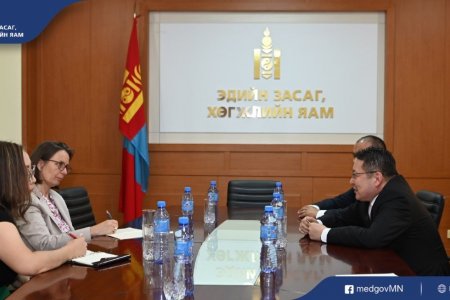 Шинэ сэргэлтийн бодлогын хүрээнд төрийн бүтээмжийг сэргээх чиглэлээр эдийн засаг, хөгжлийн яамны үйл ажиллагааг оновчтой болгох, бүтээмжийг дээшлүүлэх талаар дэлхийн банктай хамтран ажиллаж байна.