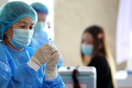 Хөхүүл хүн коронавирусийн вакцин хийлгэж болно
