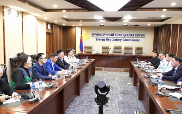 ЭРЧИМ ХҮЧНИЙ ЗОХИЦУУЛАХ ХОРООНЫ ДАРГА Э.ТҮВШИНЧУЛУУН ТЭРГҮҮТЭЙ АЛБАНЫ ХҮМҮҮСТЭЙ УУЛЗАЖ САНАЛ СОЛИЛЦЛОО