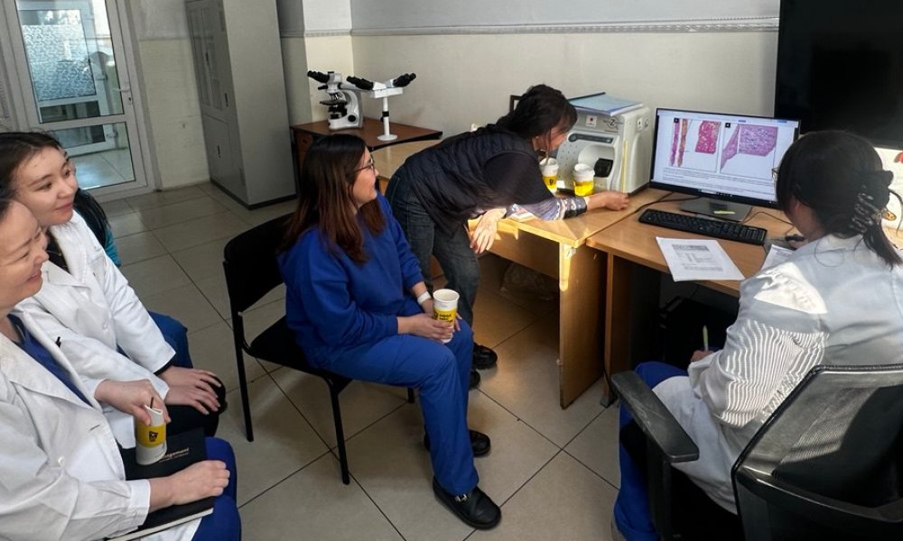 “Элэгний донорын яаралтай хөлдөөж зүссэн дээжид онош дүгнэлт өгөх нь” сэдэвт тохиолдол танилцуулга зохион байгууллаа.