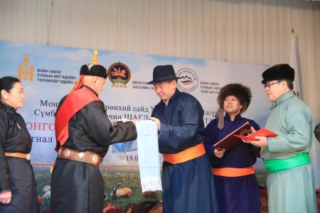 Хэнтий аймгийн Улсын аварга малчны шагнал гардуулав