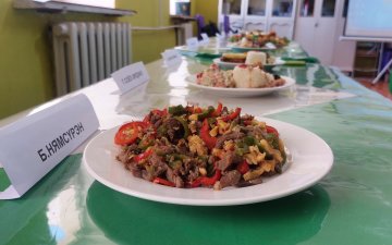 1 жилийн ангиудын дадлагын тайлан хамгаалалт явагдаж байна. 