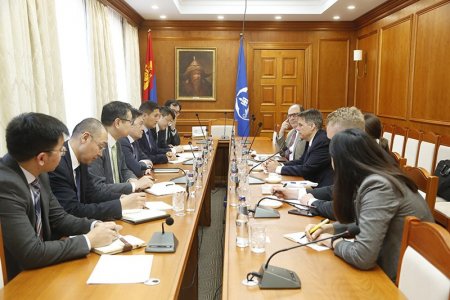 МОНГОЛБАНКНЫ ЕРӨНХИЙЛӨГЧ Б.ЛХАГВАСҮРЭН АНУ-ЫН САНГИЙН ЯАМНЫ АЗИЙН АСУУДАЛ ЭРХЭЛСЭН ДЭД САЙД РОБЕРТ КАПРОТЫГ ХҮЛЭЭН АВЧ УУЛЗЛАА