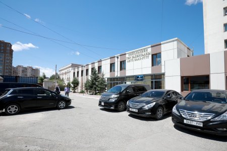 Нийслэлийн албан тушаалтнуудын автомашиныг хурааж эхэллээ