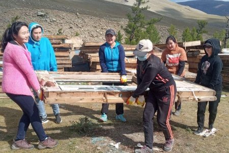 ӨВӨРХАНГАЙ АЙМГИЙН УЯНГА СУМЫН ЭМЭГТЭЙ БАГШ НАР ХӨДӨЛМӨР ЗУСЛАНГИЙНХАА БАЙШИНГ ӨӨРСДӨӨ БАРЬЖЭЭ