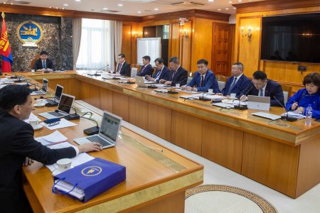 Төрийн албан хаагчдын цалинг найман хувиар, тэтгэвэр тэтгэмжийг 7.6 хувиар нэмлээ