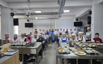Эмнэл зүйн хоолны тогоочийн мэргэжил дээшлүүлэх сургалтад Сэлэнгэ аймгийн тогооч нар хамрагдлаа.