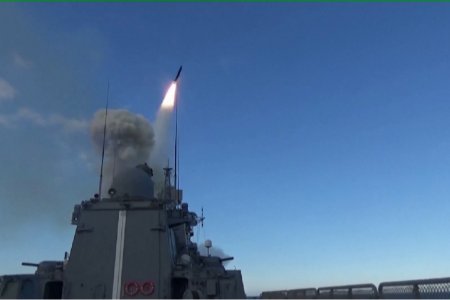 ОХУ-ын Зэвсэгт хүчин дайн эхэлснээс хойш анх удаа дуунаас хурдан пуужин харваж, 10 орчим хүний амийг хөнөөжээ