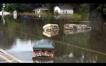 Итали улсад хөрсний нуранги үүссэнээс 200 гаруй авс Лигурийн тэнгис руу урсчээ