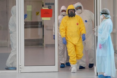 Путин Москвагийн халдвартын эмнэлэгт очив