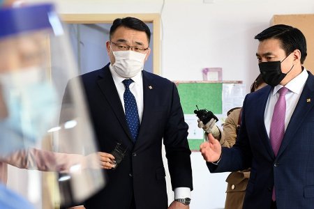 Шадар сайд, Хотын дарга нар дархлаажуулалтын цэгт ажиллалаа